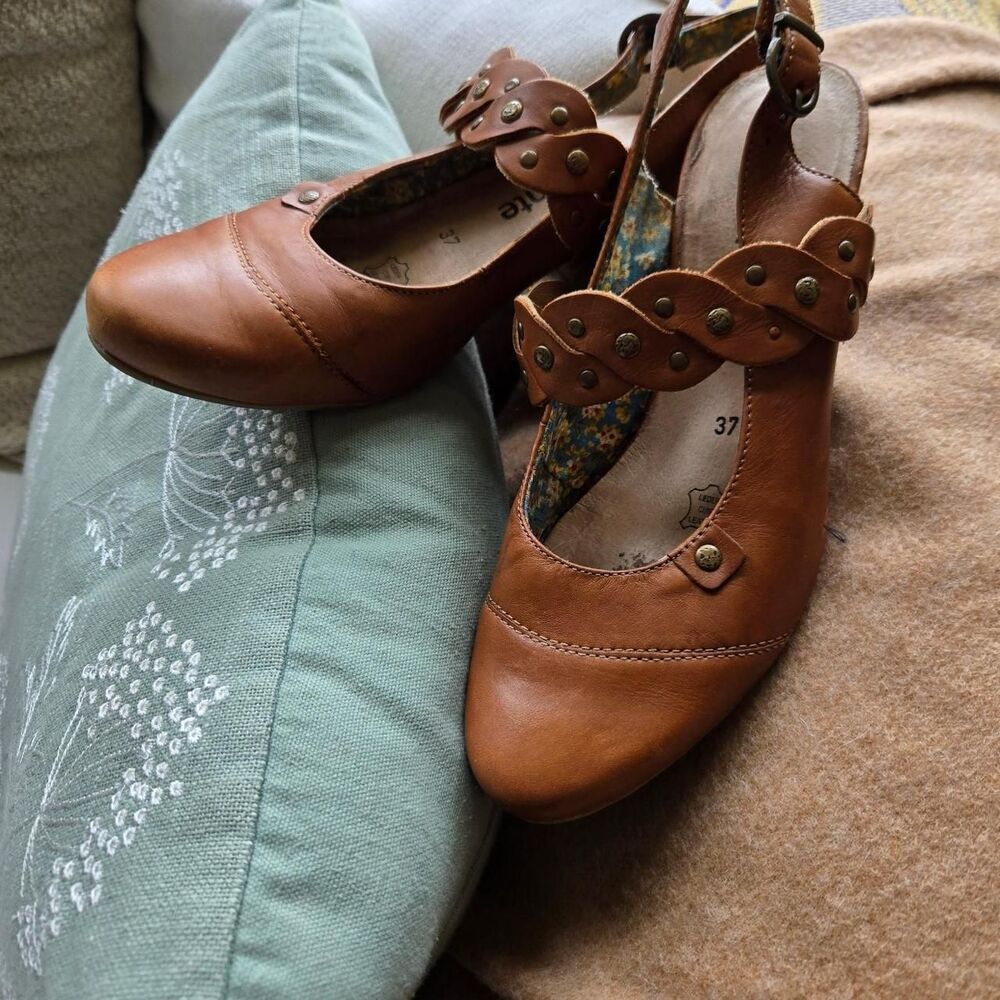 Remonte Women's Tan and Brown Footwear